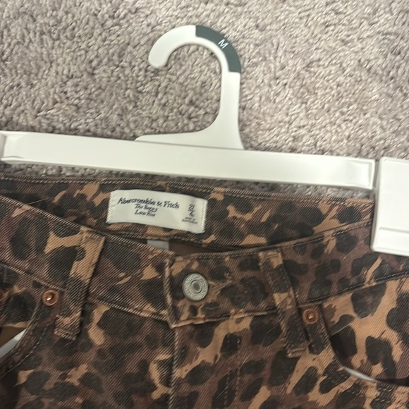 ABERCROMBIE CHEEAH PRINT THE BAGGY LOW RISE - Picture 2 of 4
